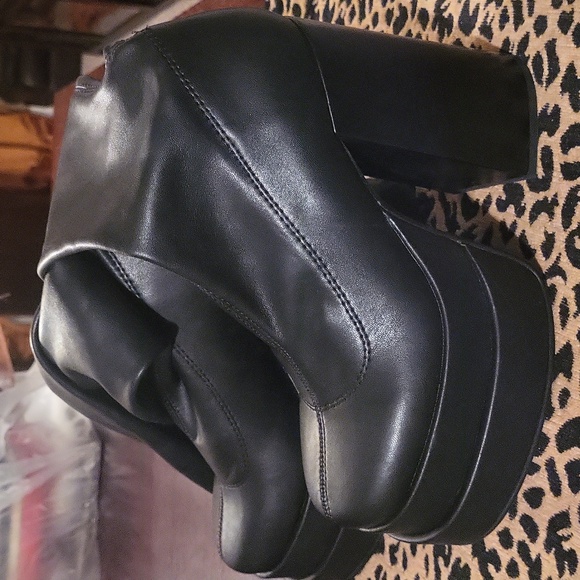 Steve Madden Black Platform Women's Boots - Picture 7 of 9